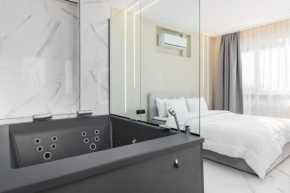 Ophelia Suites by halu!, Luxury Apt with Hot Tub